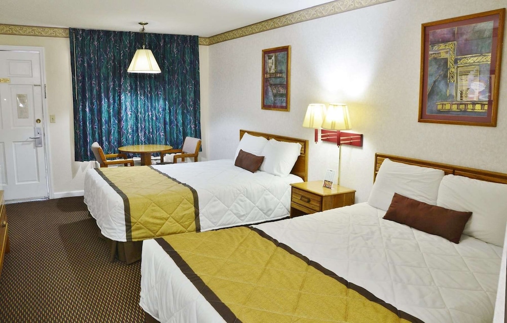 Econo Lodge Calhoun North Damascus - photo 8