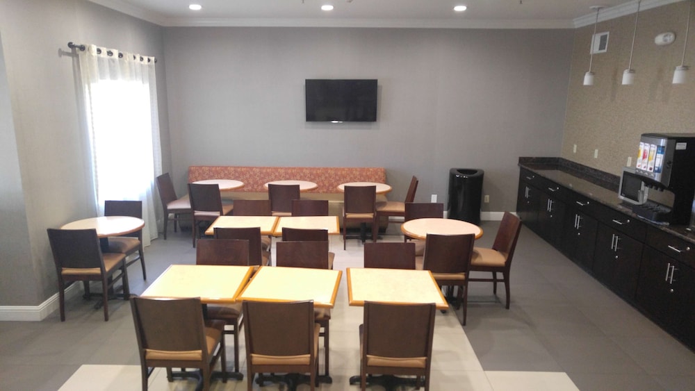 Best Western Plus Delta Inn & Suites - photo 24