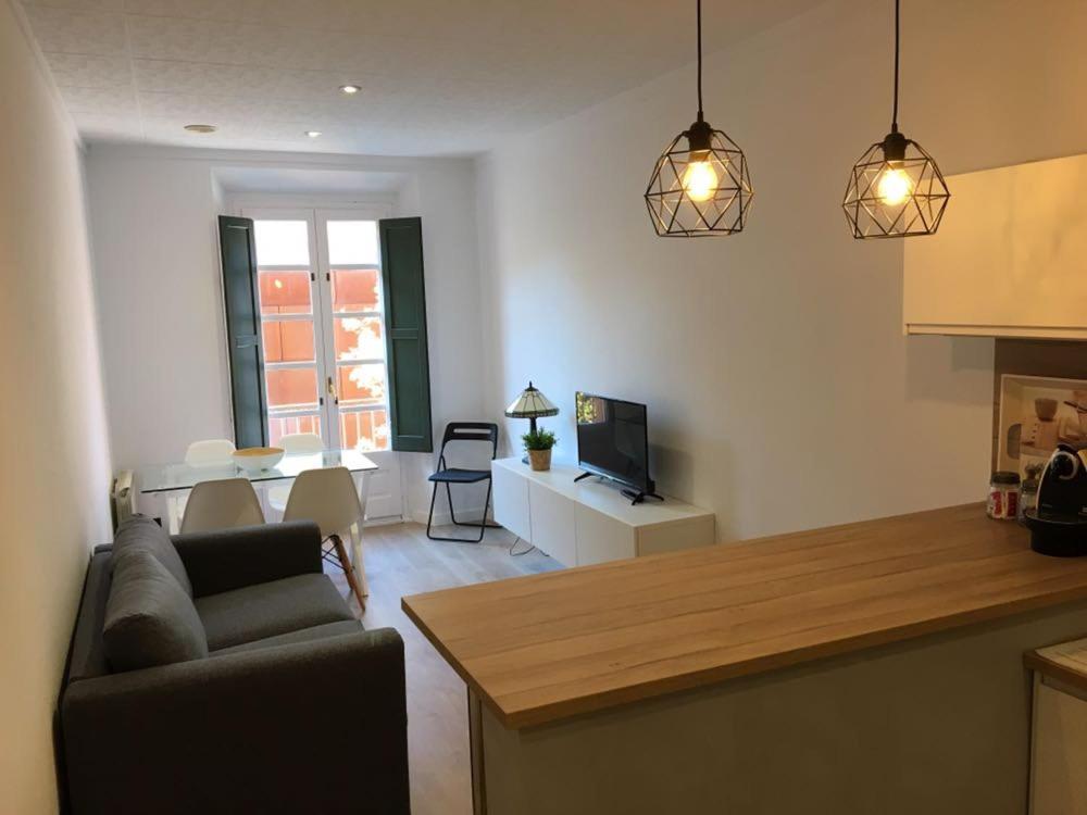 Bravissimo Apartaments Mora 4 — 4-Star Luxury Hotel in Girona, Spain