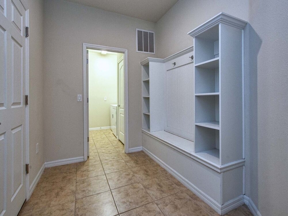 Spacious 8BR Villa w Pool & Resort Amenities - photo 32