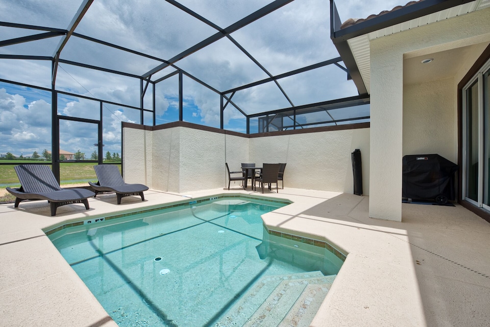 5 Bed Home Resort in Davenport, United States