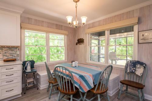 Beaching & Griping by Oak Island Accommodations - photo 8