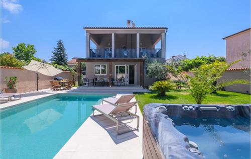 Four Bedroom Holiday Home in Medulin — 5-Star Luxury Hotel in Medulin, Croatia
