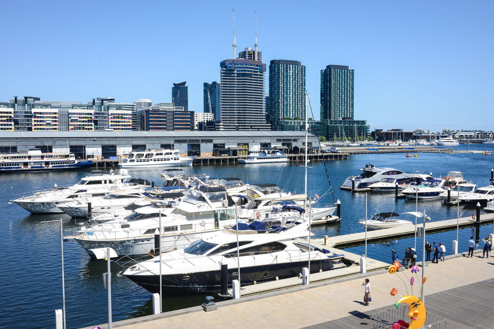 Astonishing Docklands View Deluxe Room — Docklands