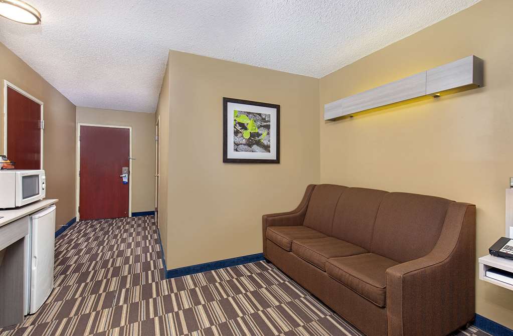 Microtel Inn by Wyndham Dry Ridge - photo 18