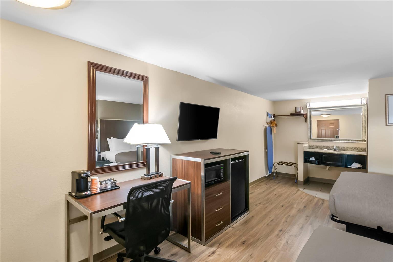 Quality Inn Waterbury East - photo 32