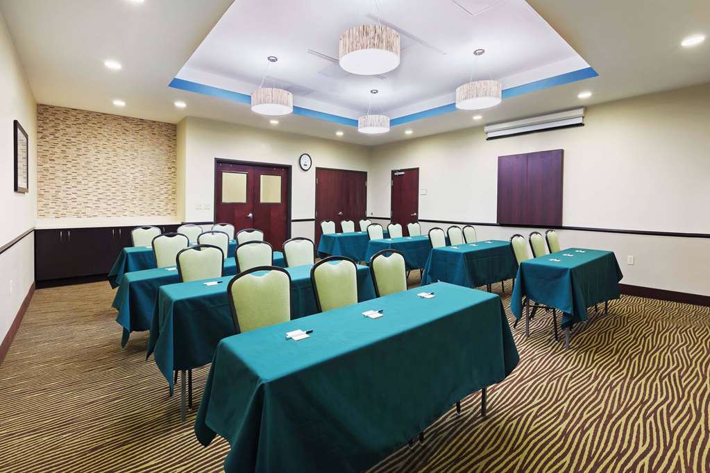 La Quinta Inn Suites Floresville - photo 40