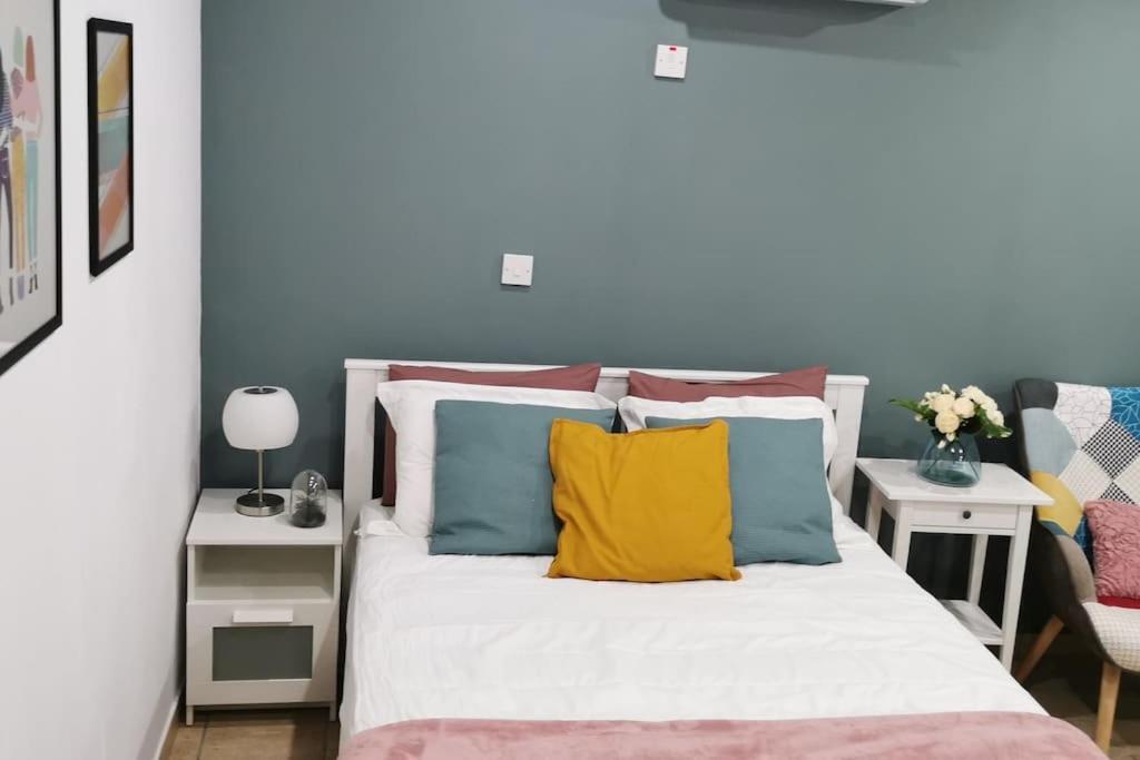 Pretty and quiet studio with wifi and parking