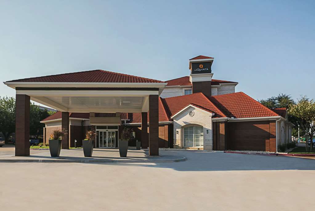 La Quinta Inn & Suites by Wyndham Dallas Plano West - photo 2
