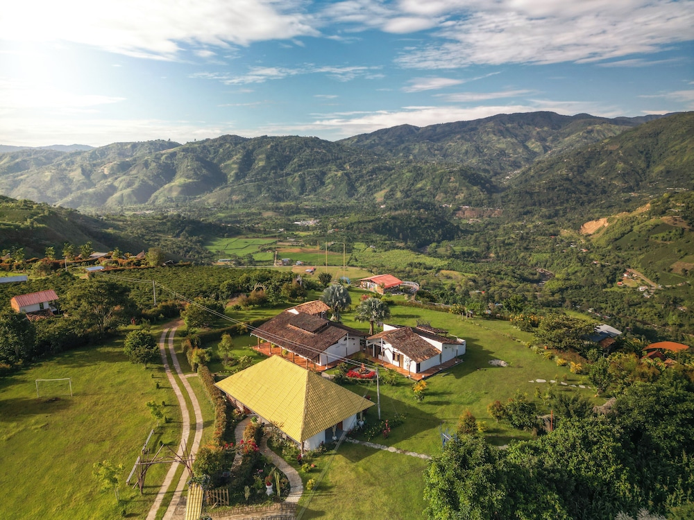 Mirador Del Magdalena Hotel Y Glamping — Isnos