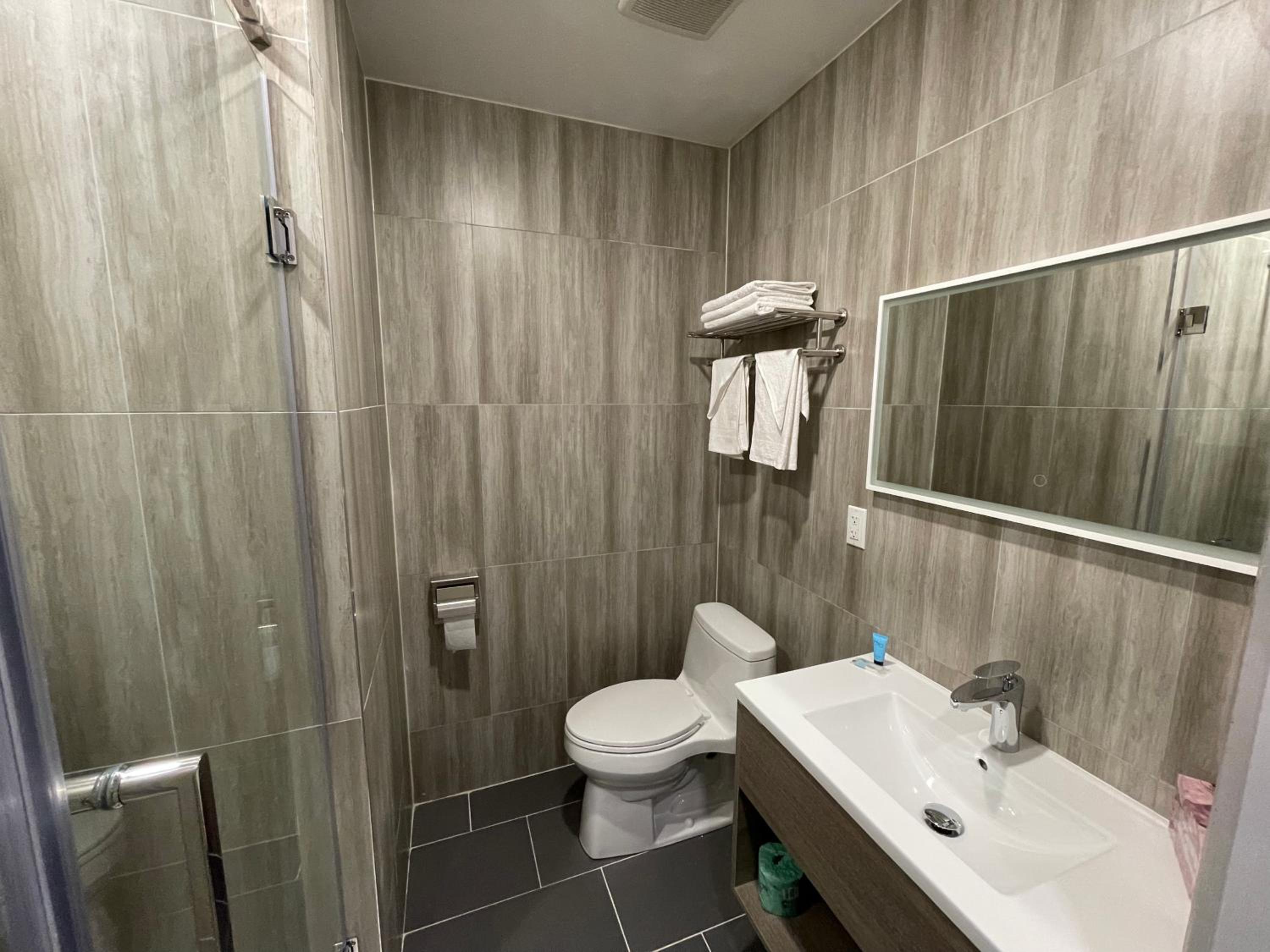 King Hotel Brooklyn Sunset Park - photo 14