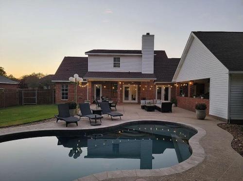 West Point Escape Pool Free Parking & 2 King Masters in Alexandria, United States