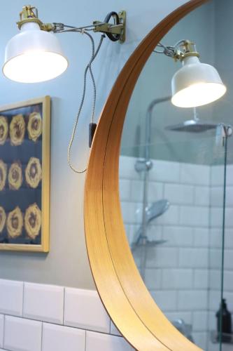 Chic Abanotubani Apt By Wehost