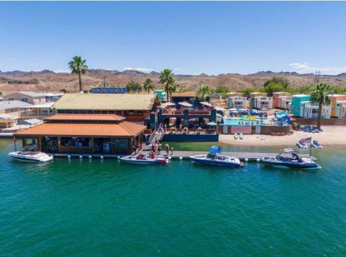 Guitars & Tiki Bars Roadrunner Resort in Parker, United States