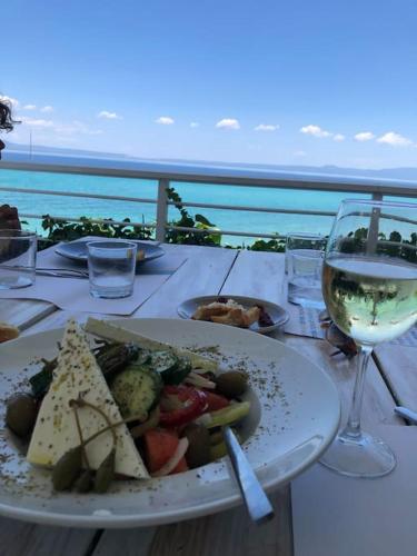 Vacation getaway Chalkidiki spacious apartment close to the sea — 4-Star Luxury Hotel in Nea Flogita, Greece