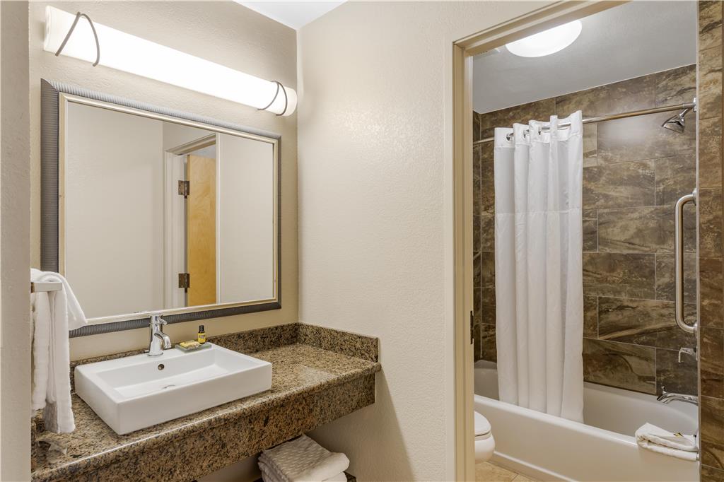 Best Western Plus Riverfront Hotel & Suites - photo 56