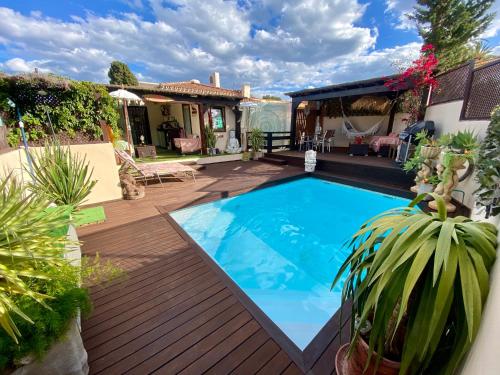 Bungalow Aloha con Piscina Privada y Barbacoa — 4-Star Luxury Hotel in Benalmadena, Spain