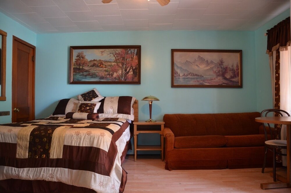 Deer Trail Motel - photo 8