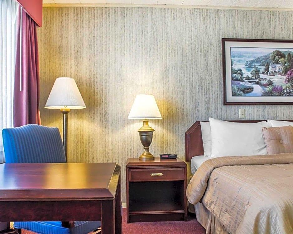 Rodeway Inn Marshall Manor - photo 14