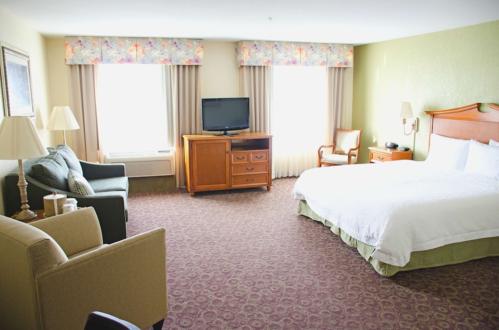 Hampton Inn and Suites College Station - photo 26