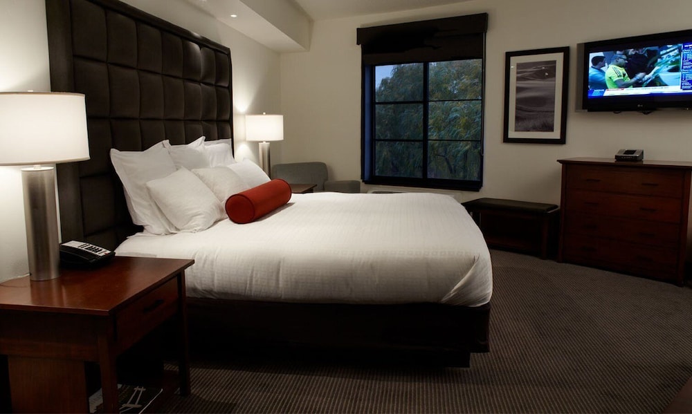Inn On Woodlake - photo 15