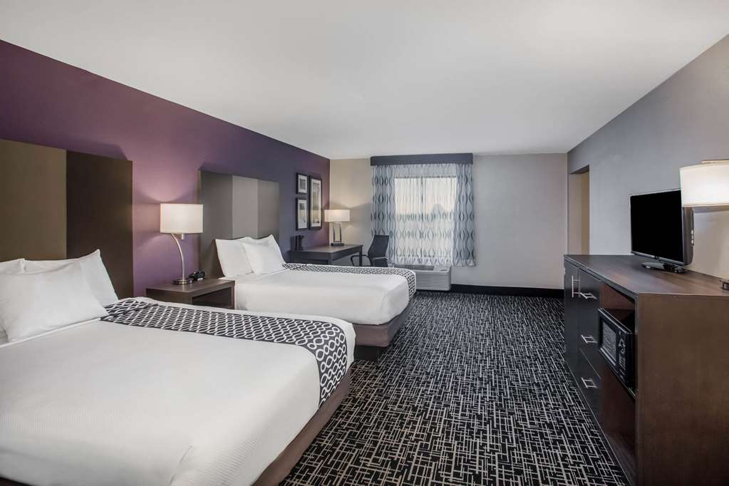 La Quinta Inn & Suites by Wyndham Pontoon Beach - photo 39