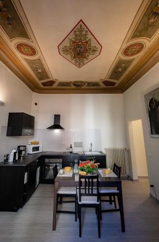 Wall Up Apartment — 4-Star Luxury Hotel in Florence, Italy