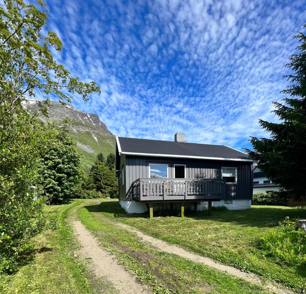 Lyngen House — 4-Star Luxury Hotel in Olderdalen, Norway