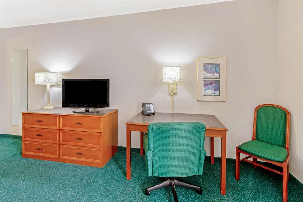 La Quinta Inn by Wyndham Las Cruces Mesilla Valley - photo 11