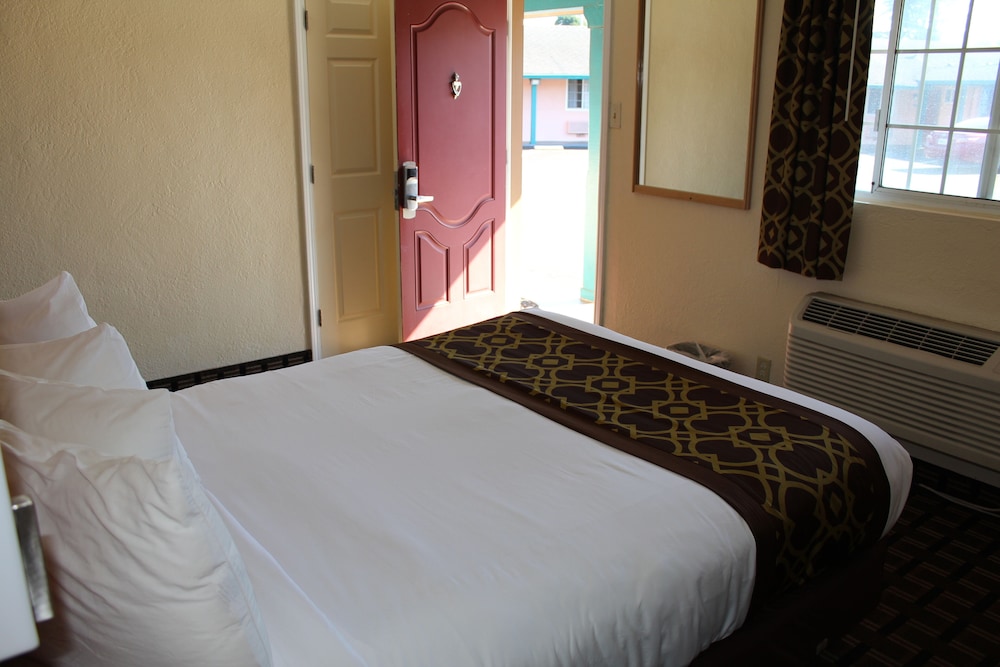 Riverside Inn & Suites Santa Cruz - photo 11