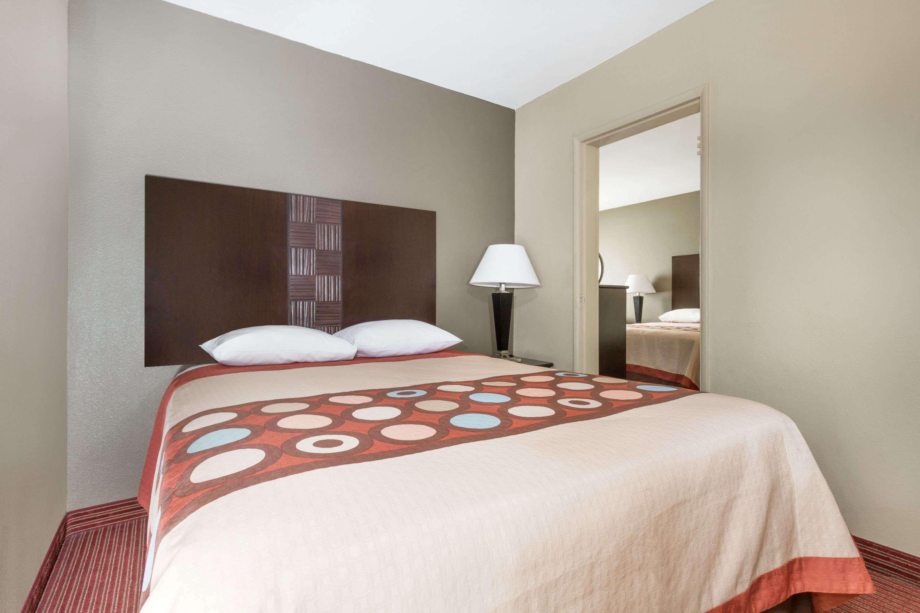 Super 8 by Wyndham Phoenix Downtown - photo 6