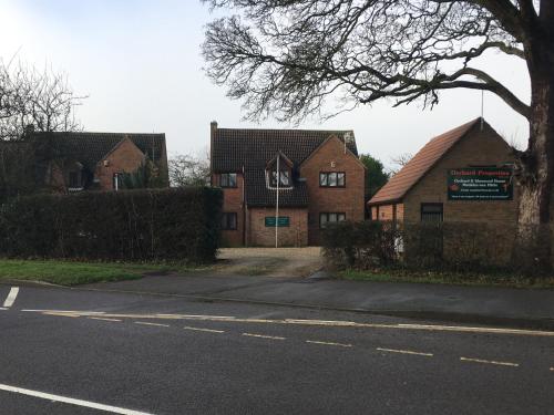 Simpsons Apartments 5987612 — Daventry