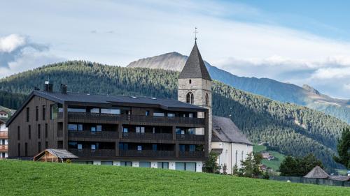 Mountain Lodge Margit — 4-Star Luxury Hotel in Rio Di Pusteria, Italy
