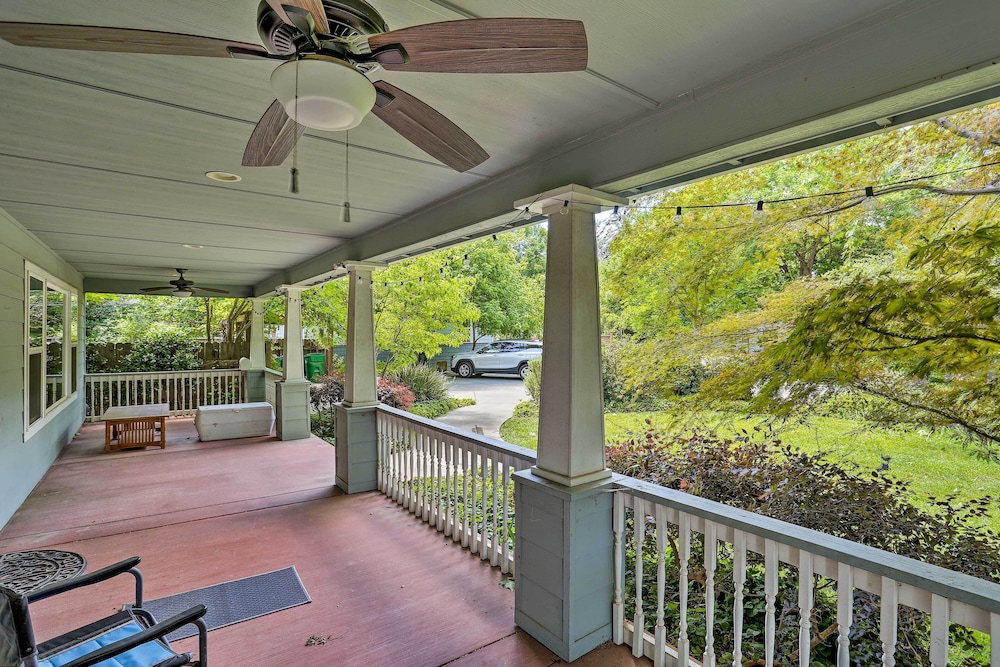 Spacious Downtown Chico Home about Half Mile to CSU — 4-Star Luxury Hotel in Chico, United States