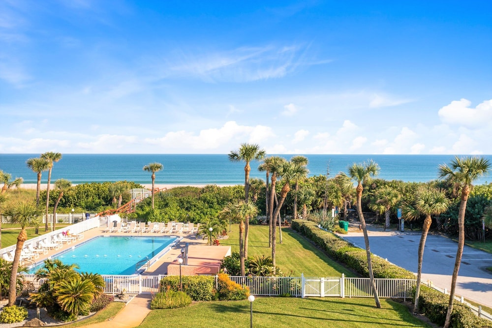 Cocoa Beach Towers by Happy Palm Stays - photo 8