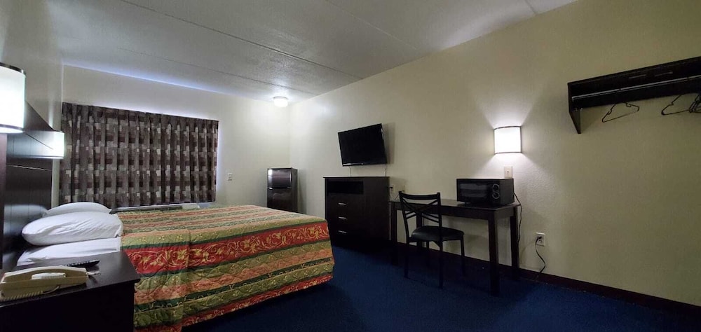 Plano Inn & Suites - photo 10