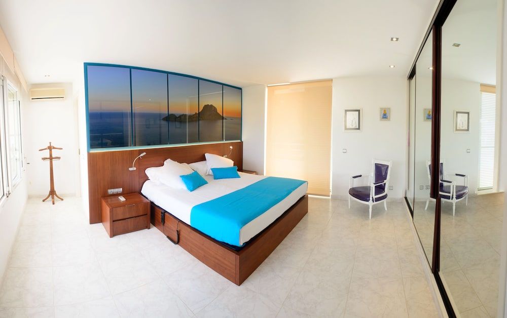 Villa Melody — 4-Star Luxury Hotel in Sant Josep De Sa Talaia, Spain
