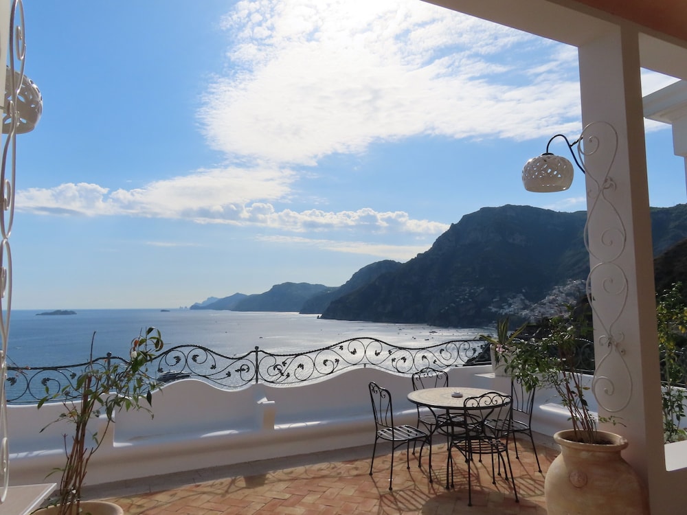 Villa Santa Chiara Positano — 4-Star Luxury Hotel in Positano, Italy