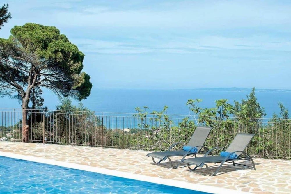 Villa Aloni in Koridallos — 4-Star Luxury Hotel in Zakynthos, Greece