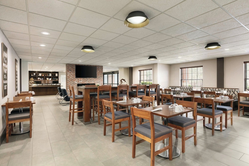 Four Points by Sheraton Raleigh Arena - photo 30