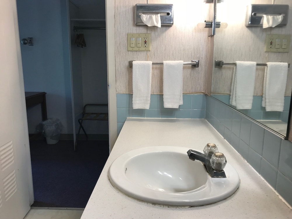 Allenwood Motel - photo 31