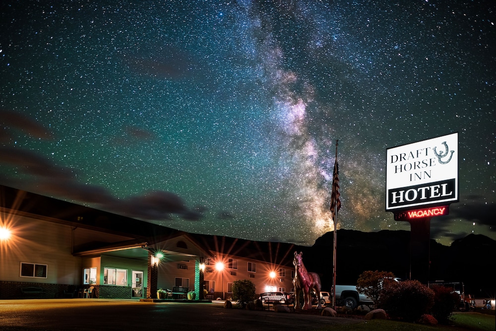Draft Horse Inn and Suites - photo 16