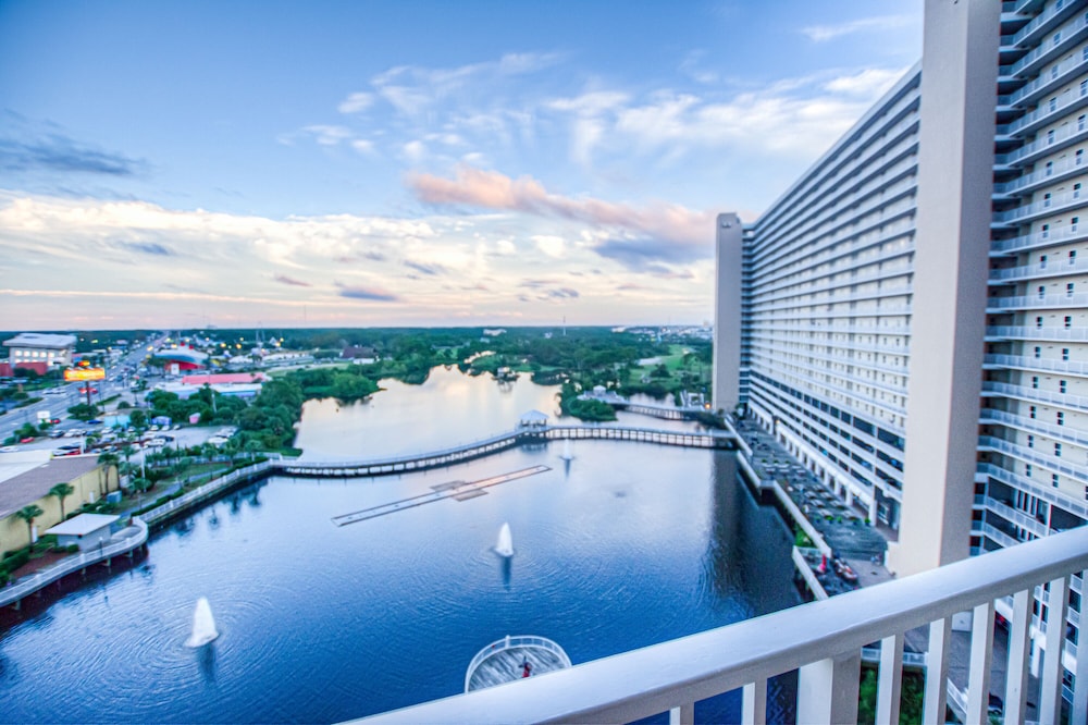 Laketown Wharf Resort by Aneliya's Rentals - photo 667