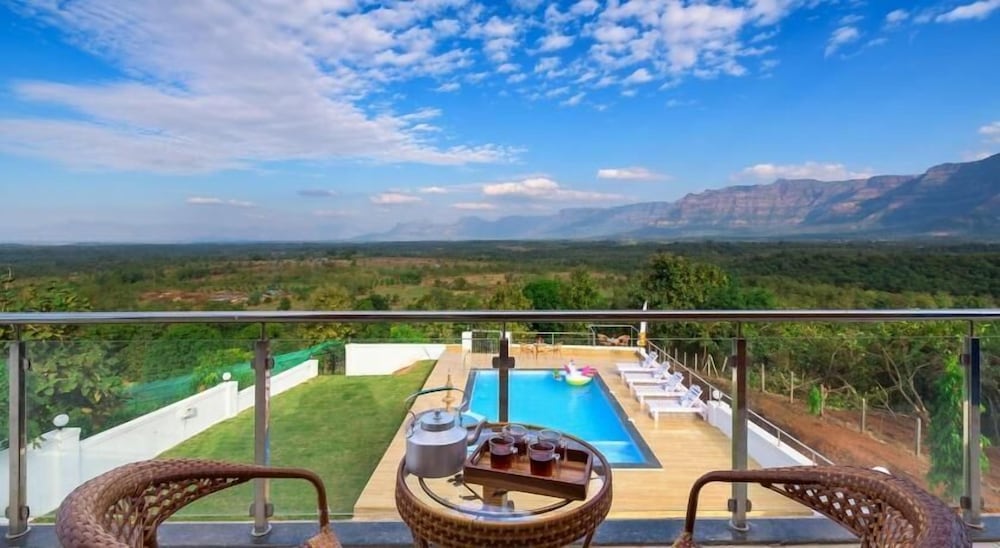 Stay Serene Luxury — hotel in Murbad