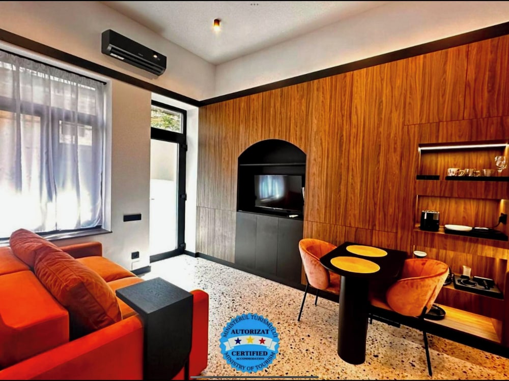 Jais Home Moon Apartment Old Town — 4-Star Luxury Hotel in Cluj-Napoca, Romania