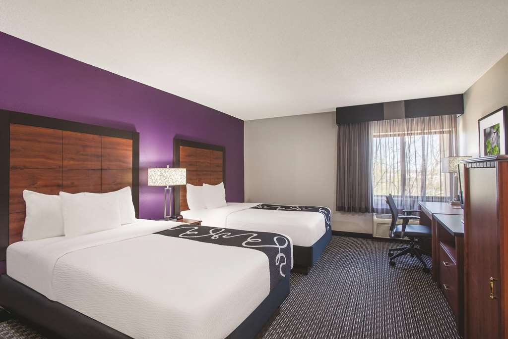 La Quinta Inn & Suites by Wyndham Univ Area Chapel Hill - photo 21