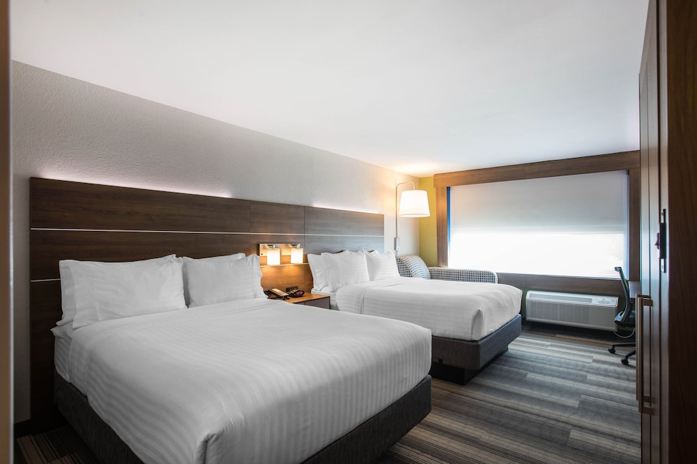 Holiday Inn Express & Suites Ludington by IHG - photo 2
