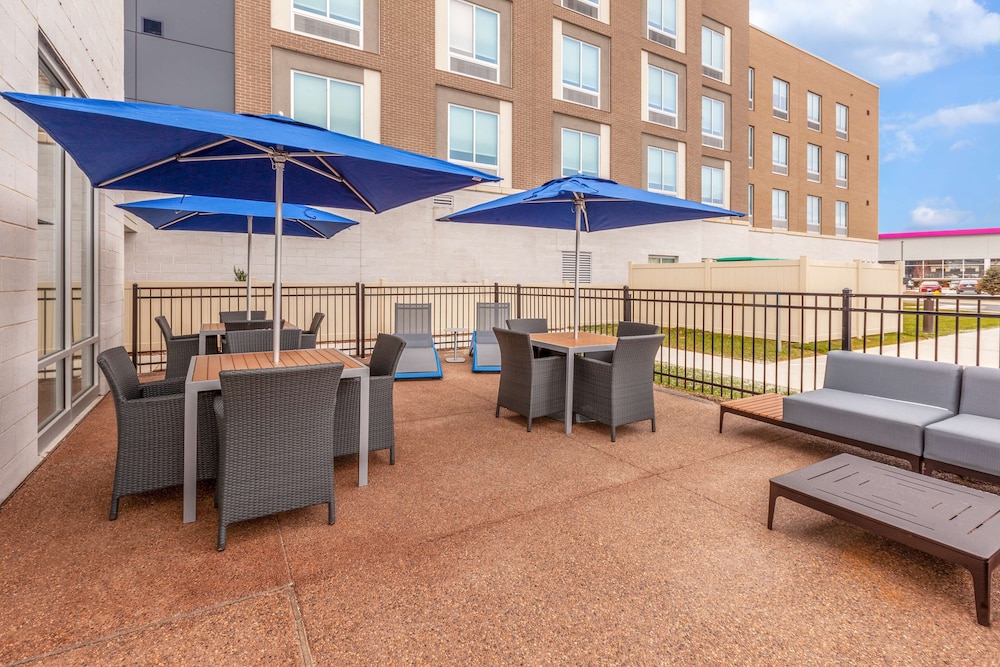 Hampton Inn & Suites Bloomfield Hills Detroit - photo 29