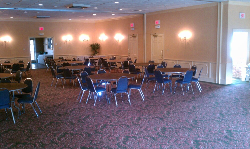 Richmond Suites Hotel - photo 34