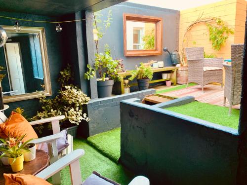Vibrant beachfront Folkestone getaway — 4-Star Luxury Hotel in Folkestone, United Kingdom